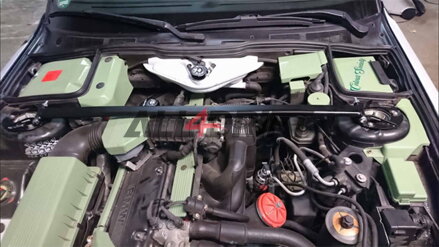 Toronymerevítő BMW E32 - felső, első Toronymerevítő BMW E32 - felső, első