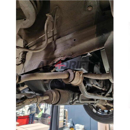 BMW E36 első stabilizátor-rögzítés megerősítése