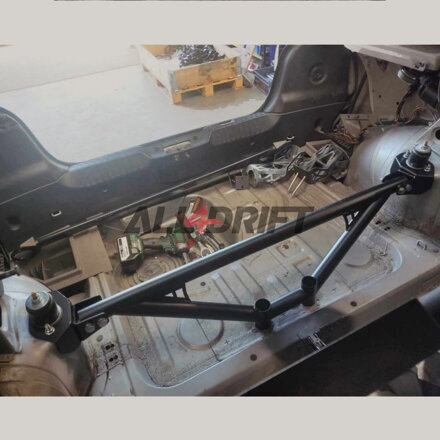 Toronymerevítő hátsó BMW E36 Compact XBRACE